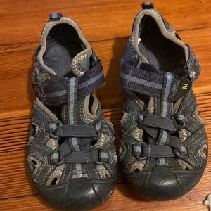 Merrell kids water shoes size 10